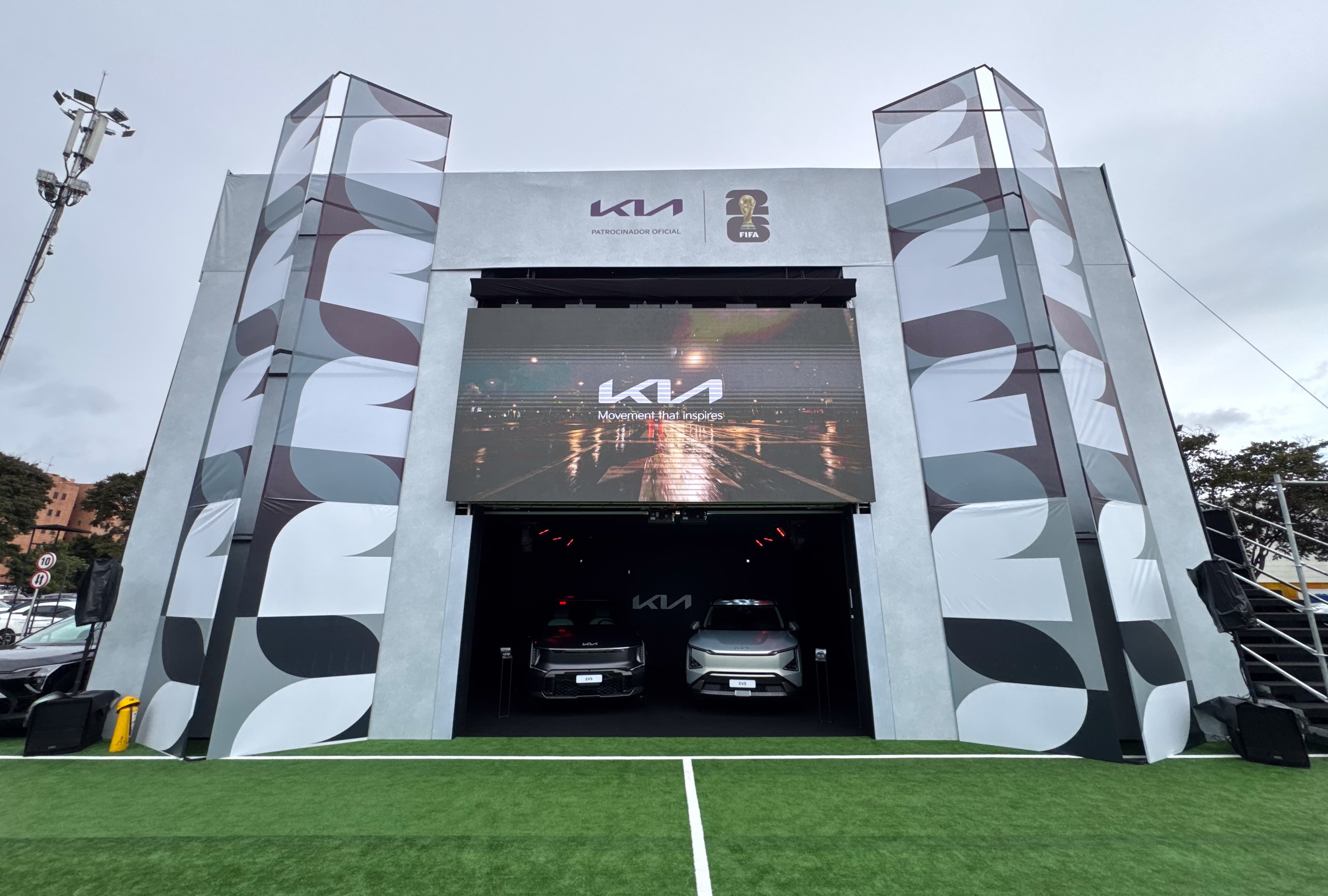 Zona Watch Party: Transmisiones en vivo de los partidos más importantes, acompañadas de experiencias especiales, invitados y actividades que convierten cada encuentro en una celebración.