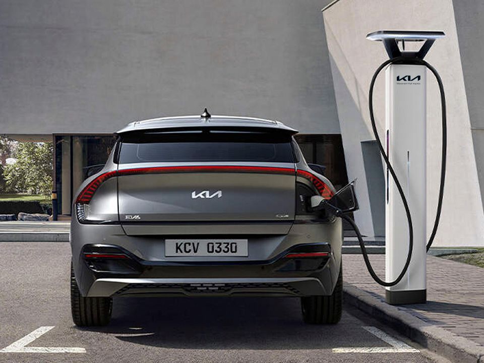 Emplea corriente continua (CC) con voltajes entre 400V y 900V.
Especial para uso de estaciones de servicio públicas y comerciales debido a su alta potencia y al costo asociado a su instalación.