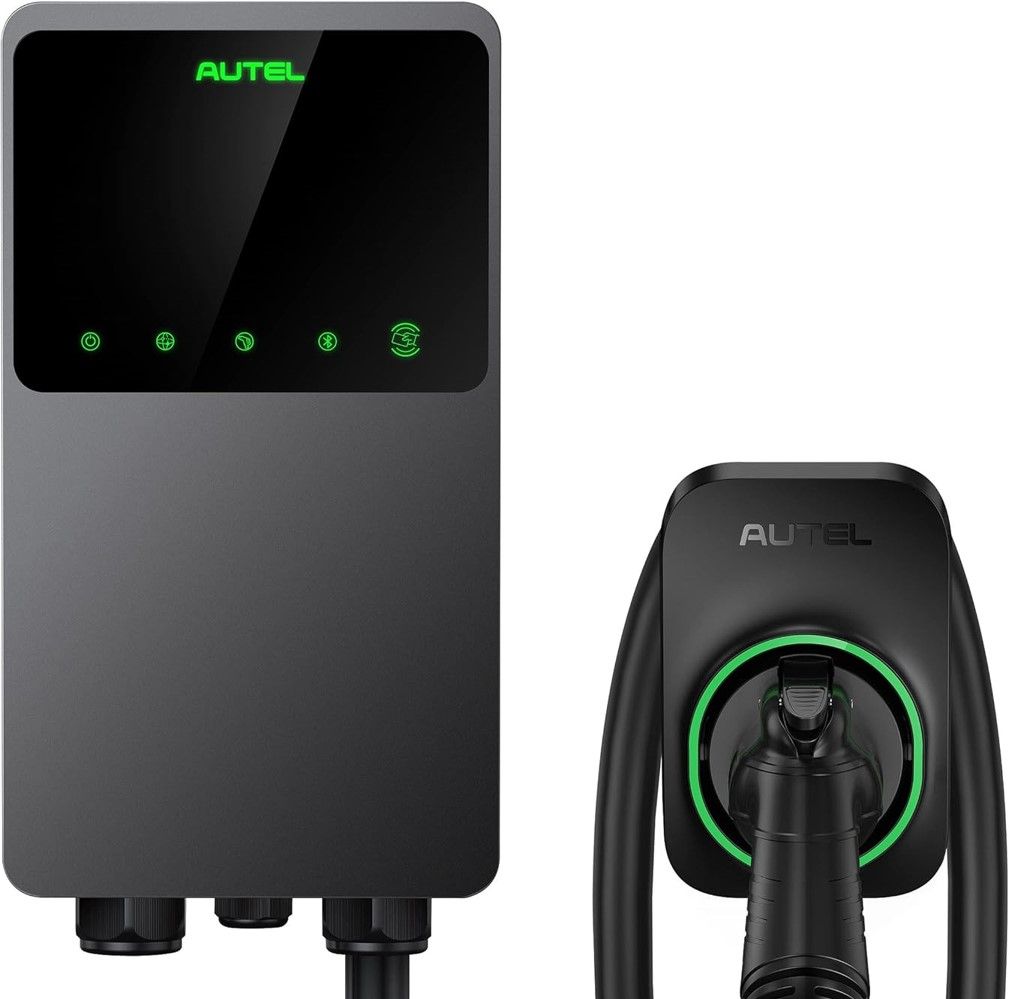 Requiere una instalación eléctrica de 220V-240V y ofrece tiempos de carga más rápidos, siendo común en hogares y estaciones públicas