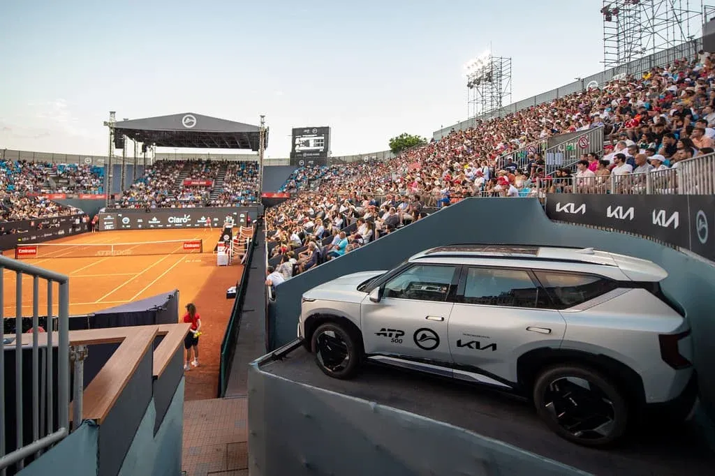 Kia reafirma su compromiso con el deporte y la innovación como patrocinador oficial del Rio Open 2026
